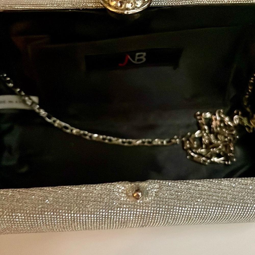 Silver Clam shell Turlock Bag - Picture 4 of 4